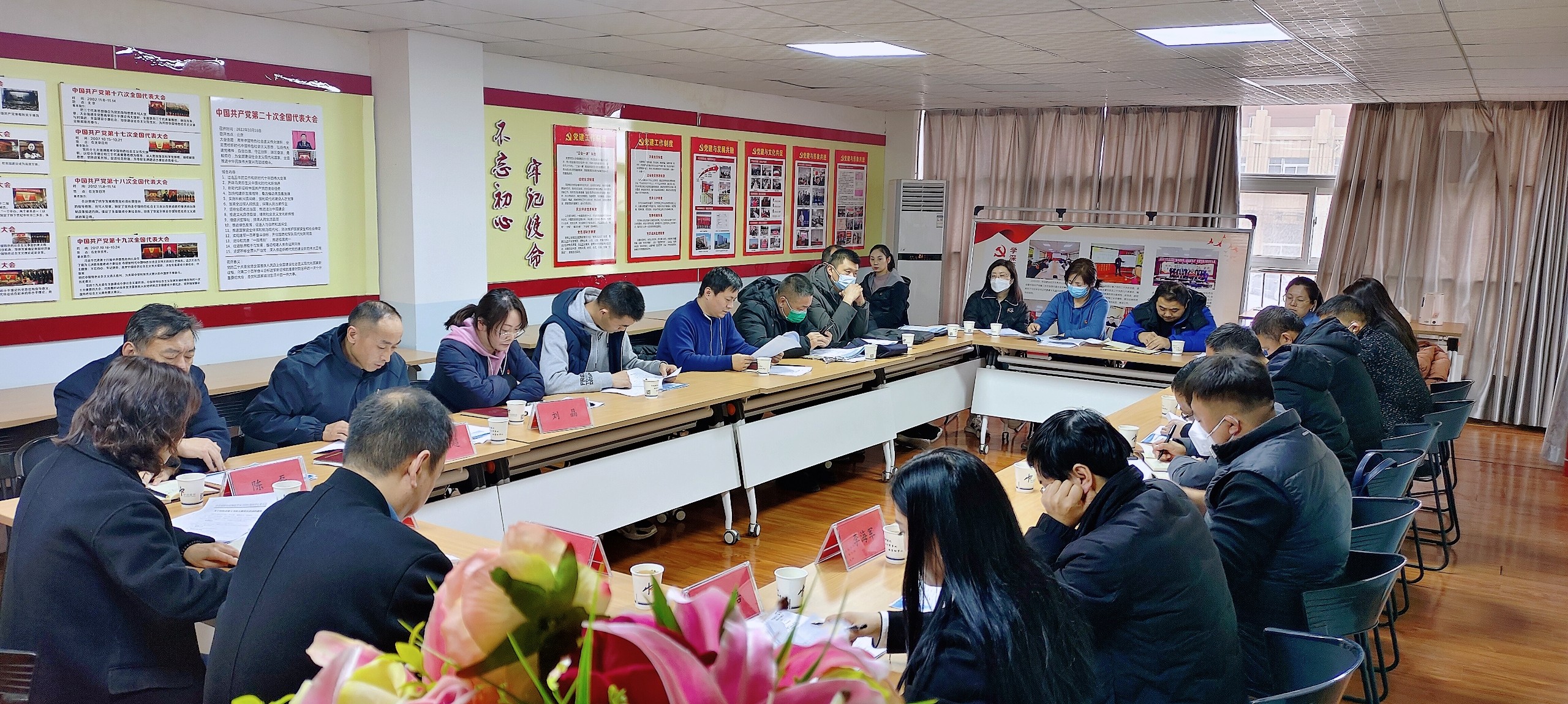 走進項目一線 共謀經濟發(fā)展 ——安陽市市場監(jiān)管局12315投訴中心黨支部與中潤建設黨支部聯(lián)合開展主題黨日活動
